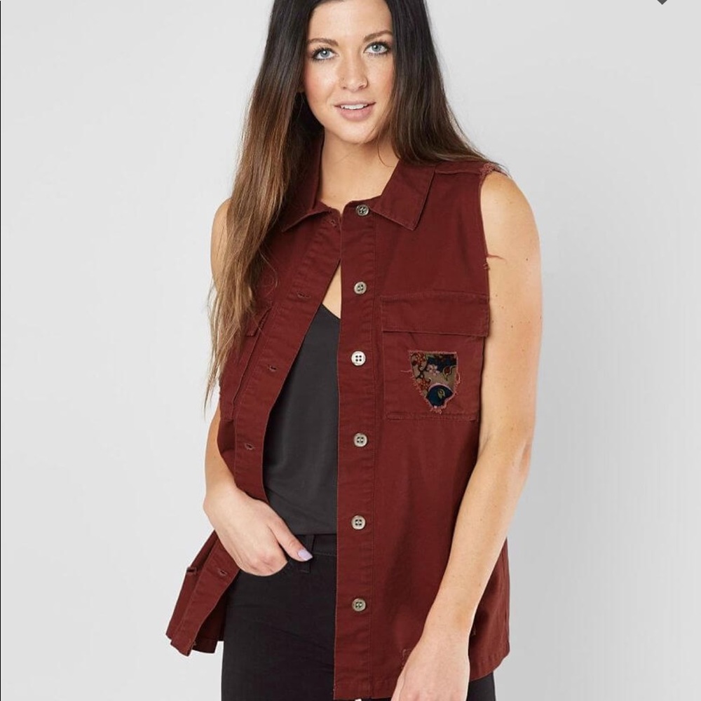 Buckle Gimmick by BKE NWT Paisley Vest